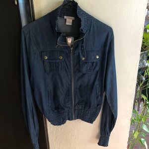 Jean Shirt / light jacket. Zippered Shacket 100% Cotton. Size Large